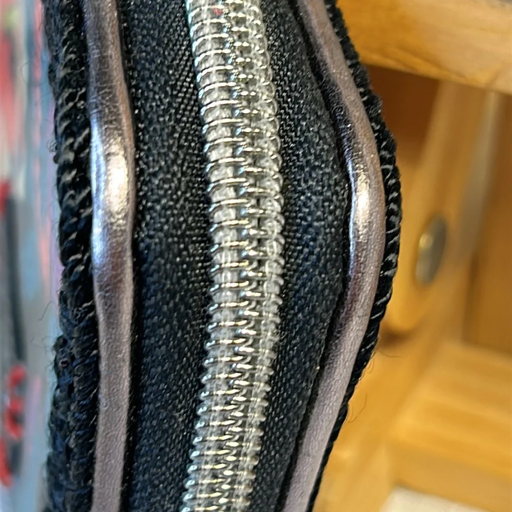 NWOT Sakroot zip around amazing wallet, never used
